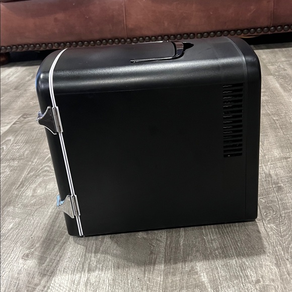 Mini fridge - Picture 6 of 9